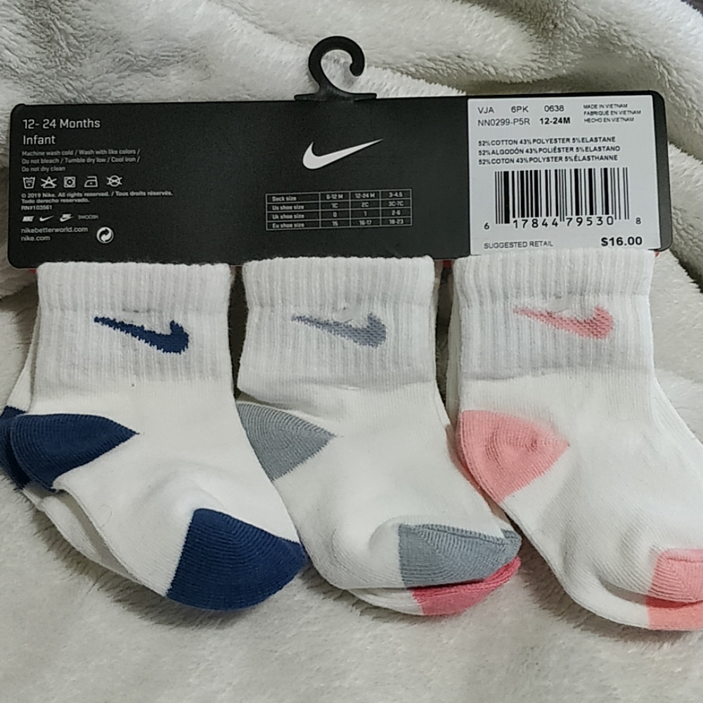 Girls Infant socks (NIKE) 12-24 months - Picture 2 of 4